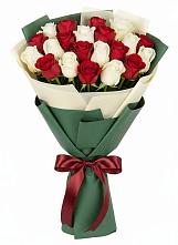 Букет Микс из красных и белых роз в Копанище