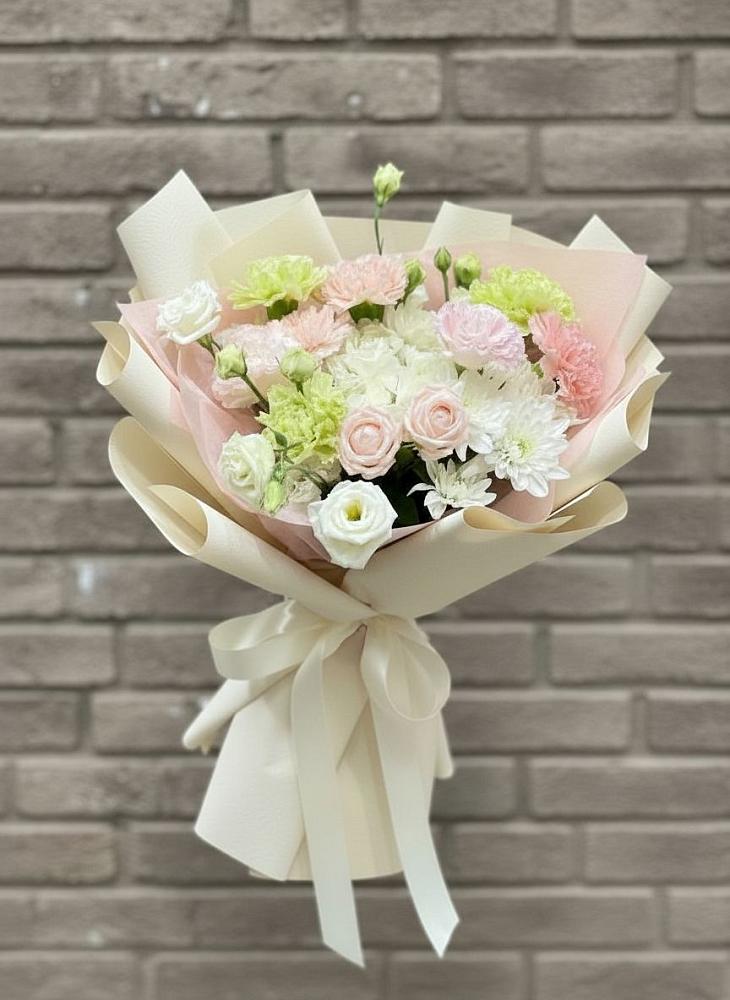 Букет цветов из: Гвоздики, Розы, Лизиантусы и Хризантемы в Копанище