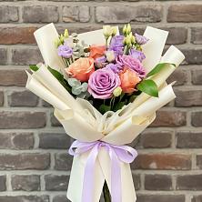 Букет цветов из:  Лизиантусы и Розы в Копанище