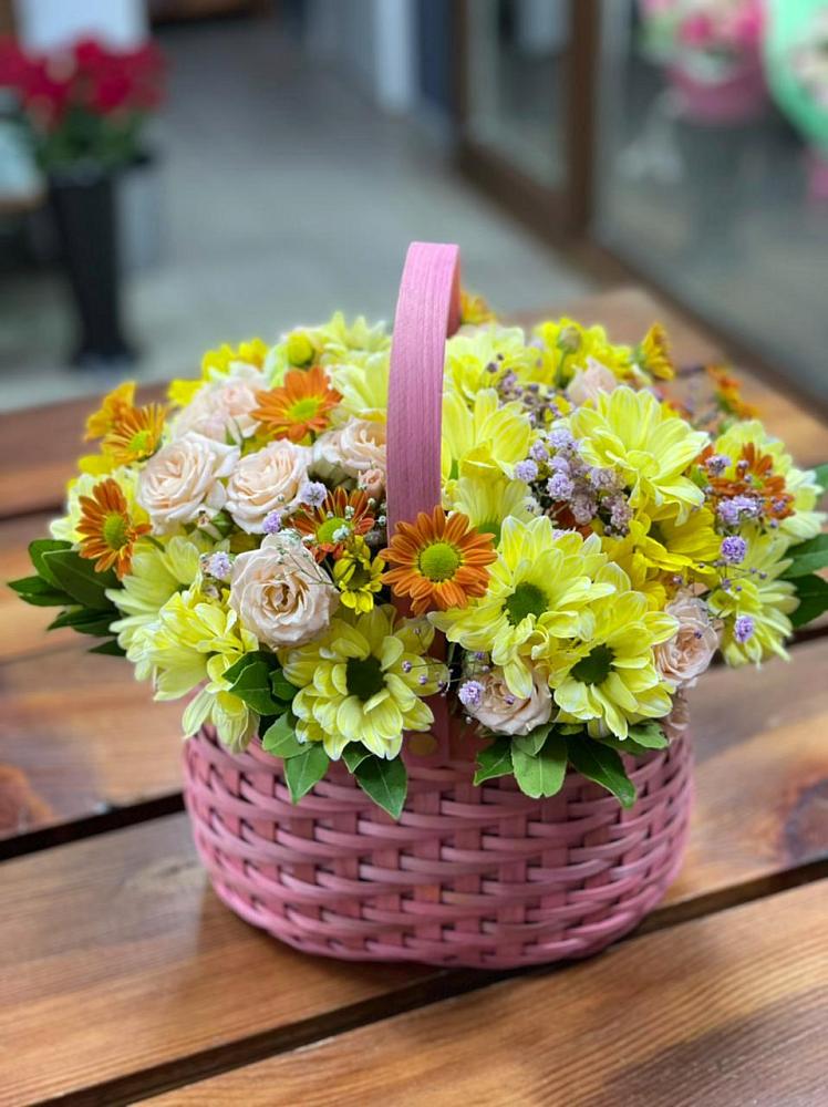 Цветочная композиция из Хризантемы и Розы в корзине в Копанище