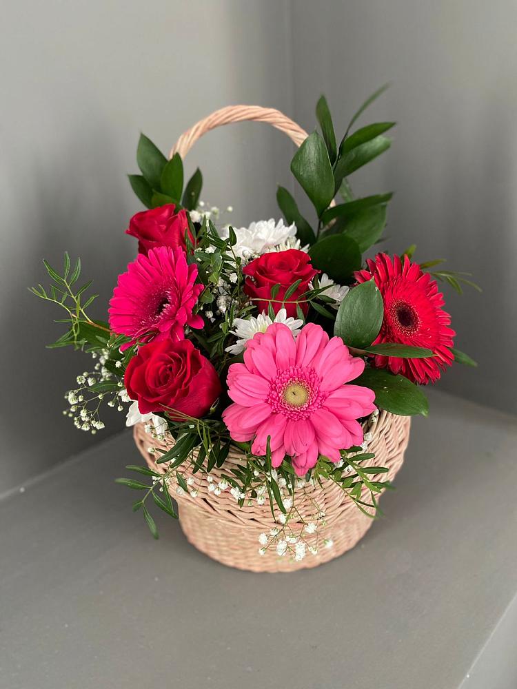 Цветочная композиция из Розы, Хризантемы и Герберы в корзине в Копанище