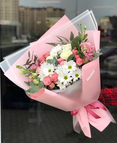 Букет цветов из: Розы, Лизиантусы и Хризантемы в Копанище